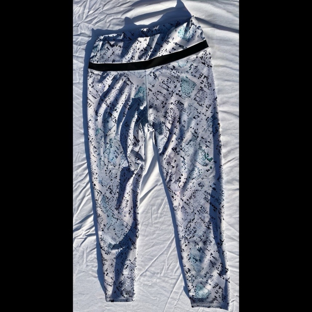 NWOT Demi Lovato 7/8 Legging - Picture 3 of 8